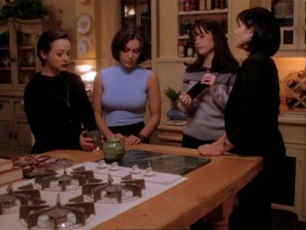 Charmed - Season 1 TV Review 2 Charmed Season 1 - Prue, Piper and Phoebe with a friend